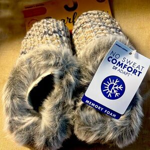 New Dream Foams Womens Sweater Slippers Faux Fur S 5-6 NWT